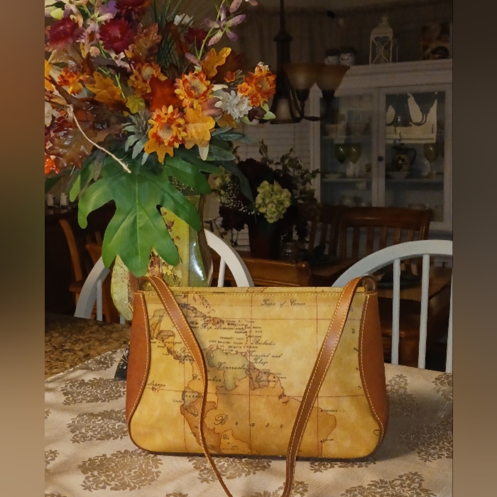 Alviero Martini NWT Shoulder BagCream & Brown Map Print Bag Size 12"×8"×2"